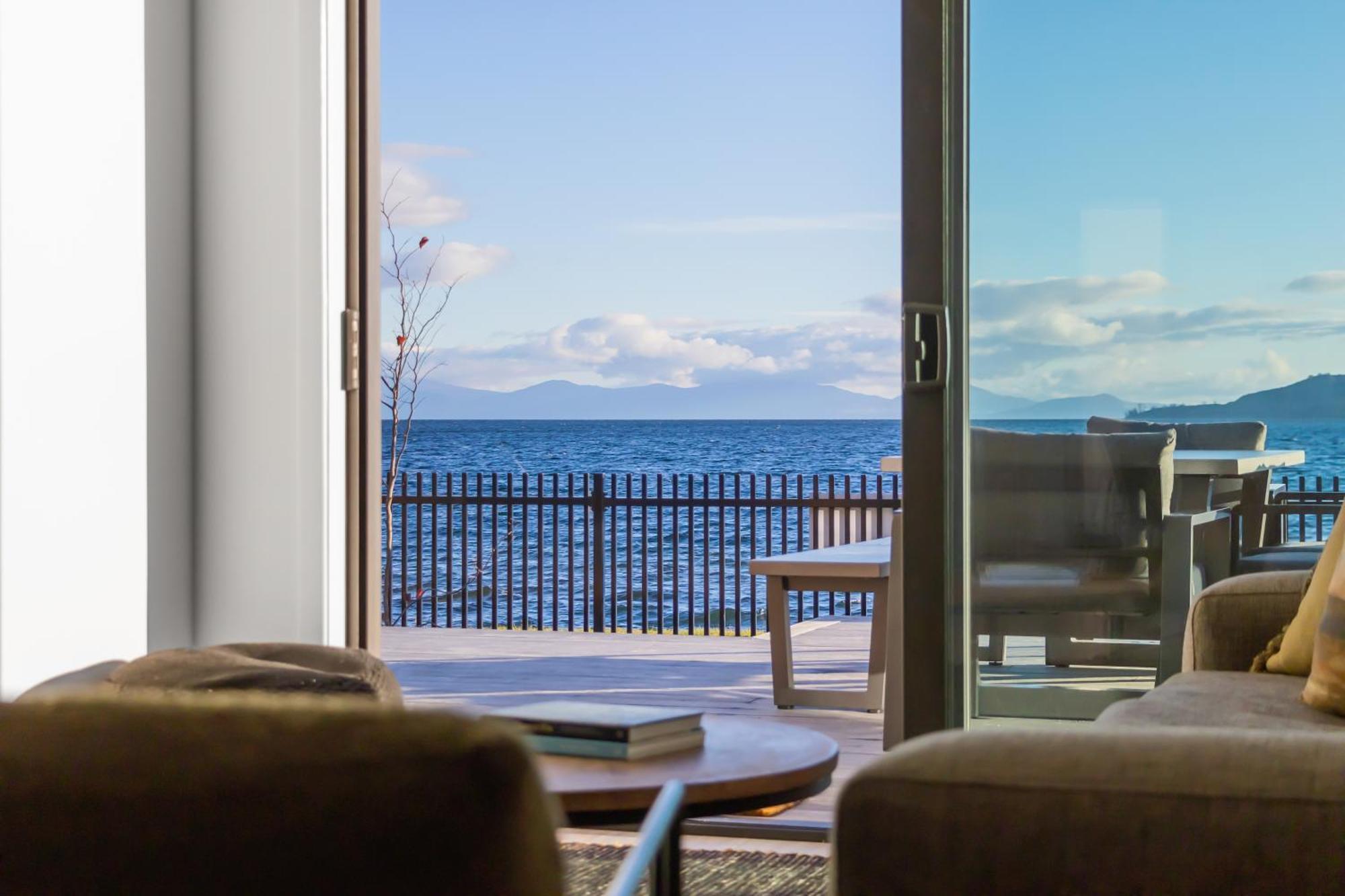 Absolute Lakefront House Taupo Exterior photo