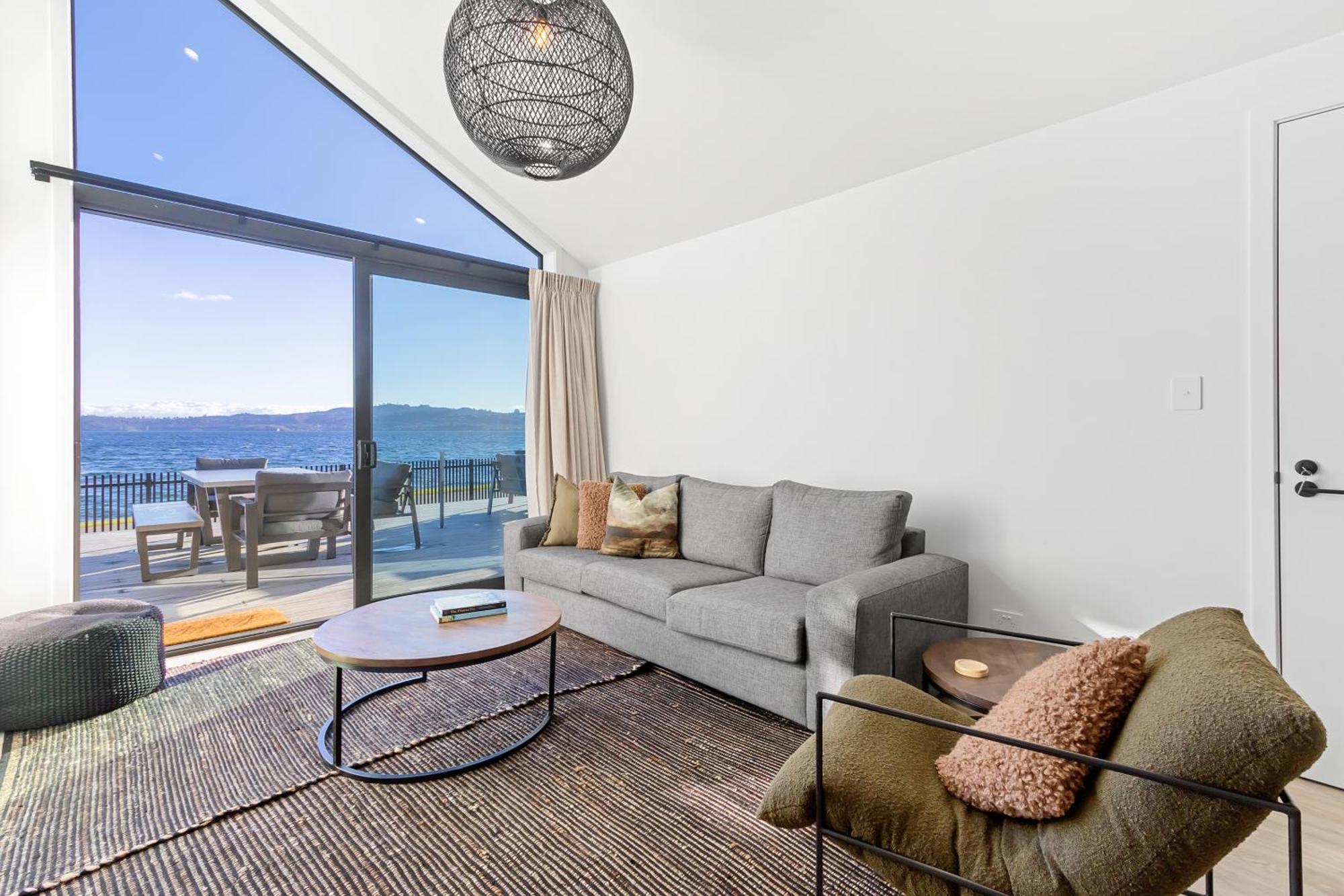 Absolute Lakefront House Taupo Exterior photo