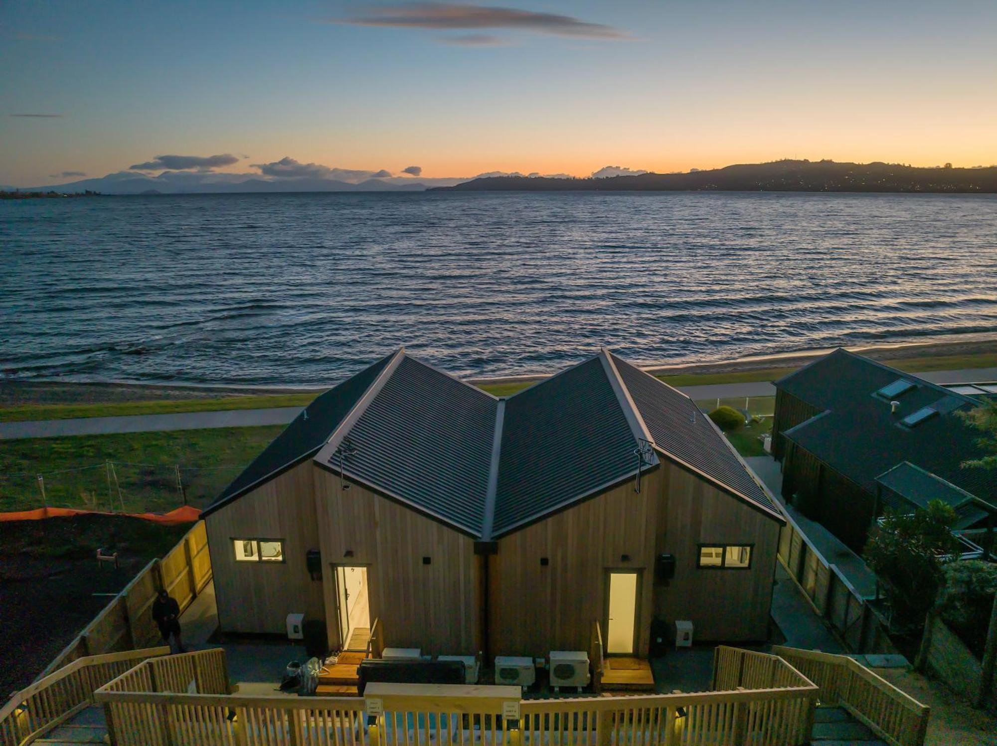 Absolute Lakefront House Taupo Exterior photo